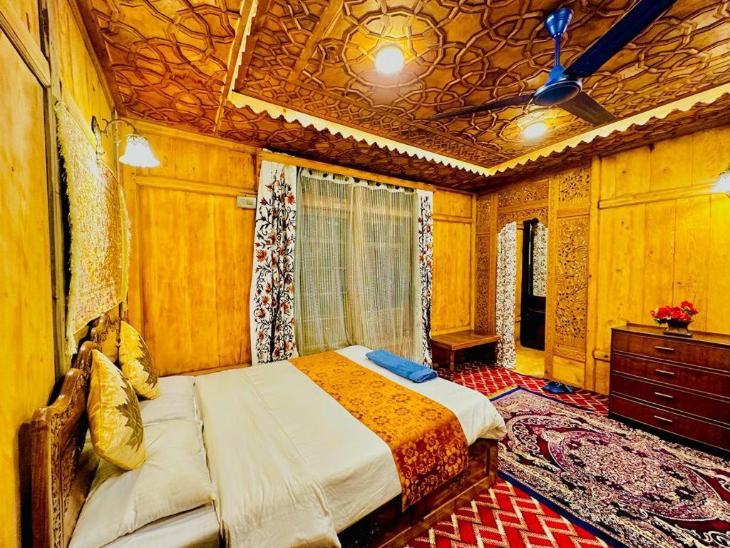 Hotel New Zealand Group Of Houseboats Srīnagar Zewnętrze zdjęcie